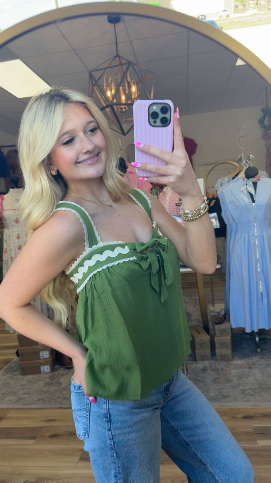 Green scalloped bow tank