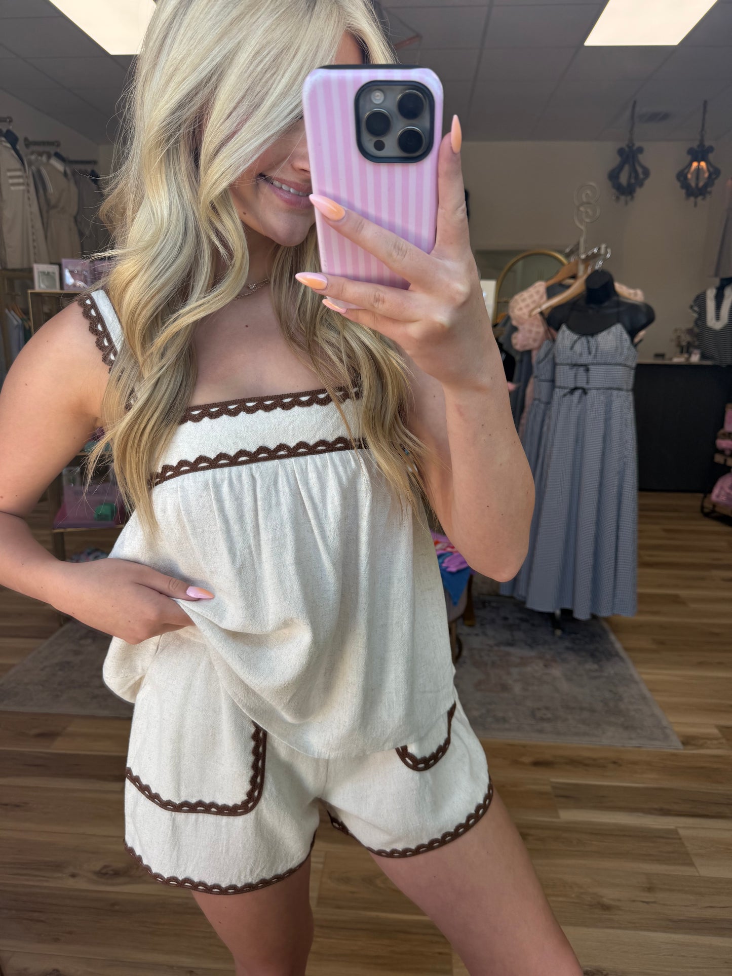Cream/Brown Scalloped Linen Set